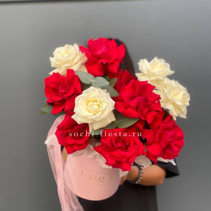 13 Французских роз в боксе в Бийске