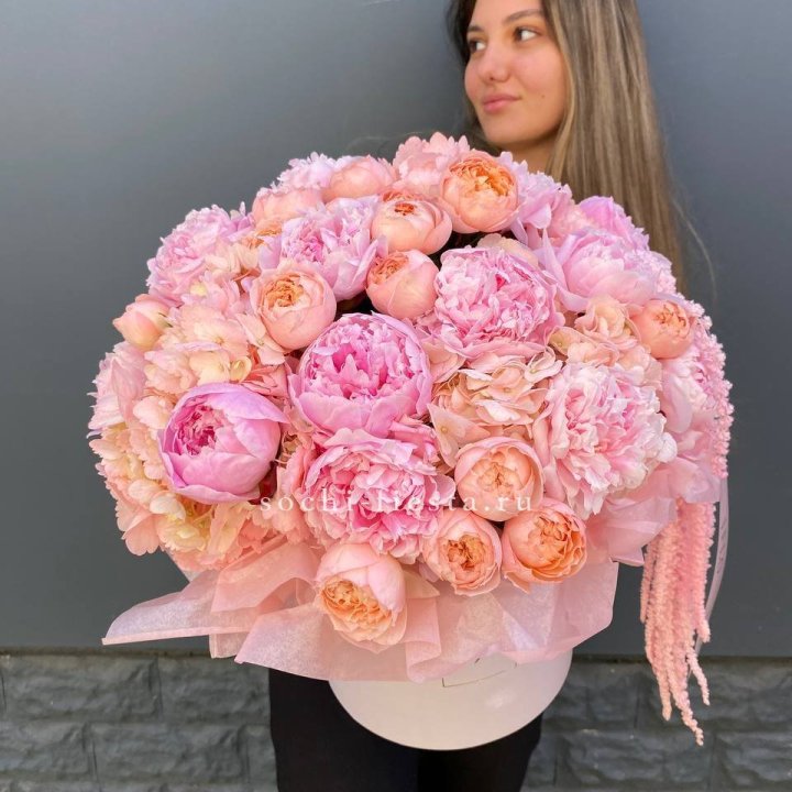 Коробка с пионами "Дабл фловер" в Бийске