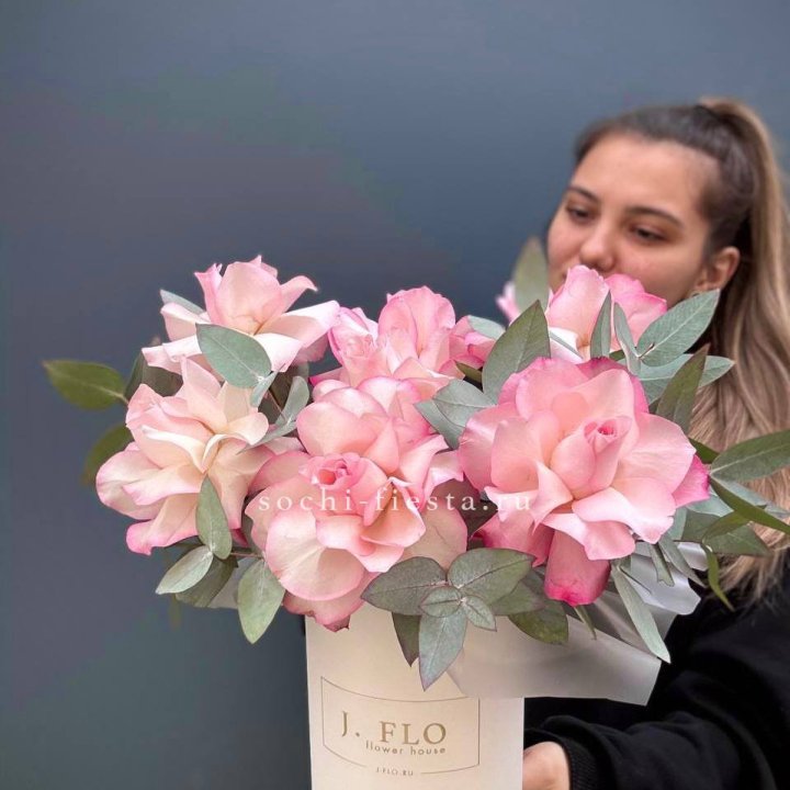 7 Французских роз в боксе в Бийске