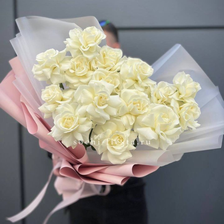 Букет из 15 французских роз Вайт дрим в Бийске