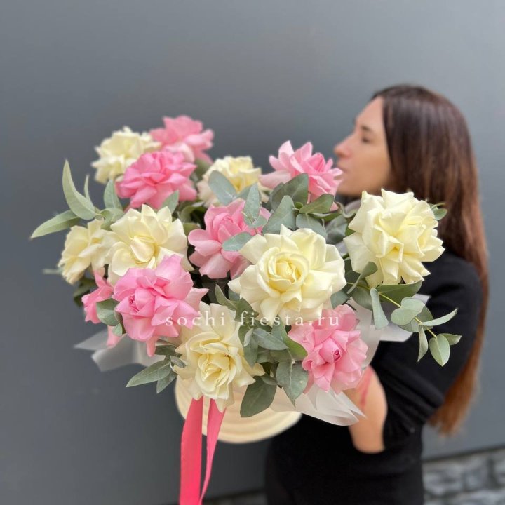 Зефирный бокс из 17 французских роз микс в Бийске