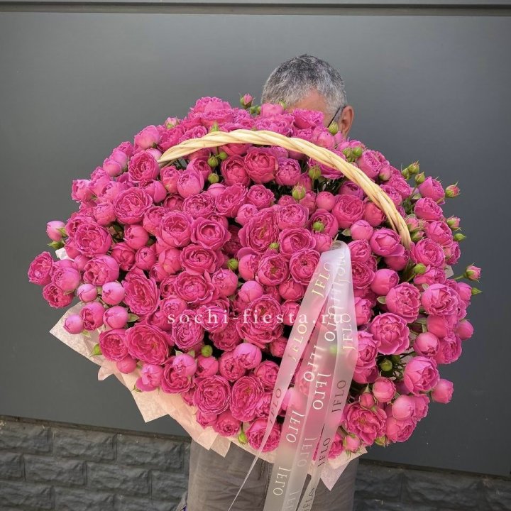 Корзина роз Мисти Баблс 151 в Бийске