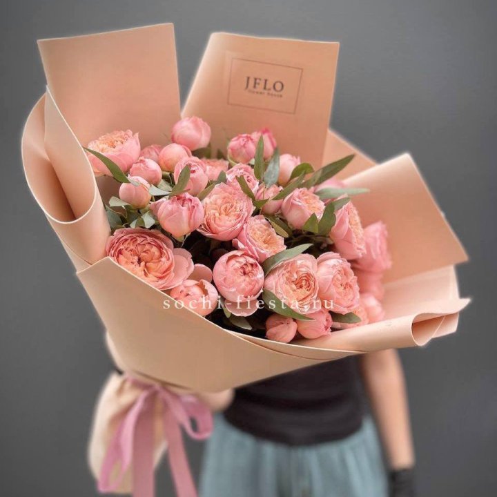 Букет из 9 кустовых роз Джульетта в Бийске