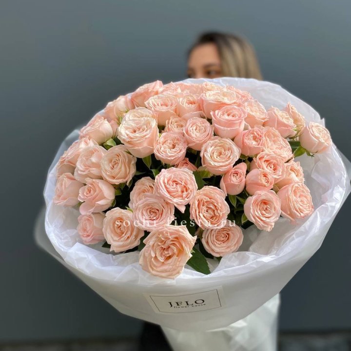 Букет кустовых роз Бомбастик в Бийске