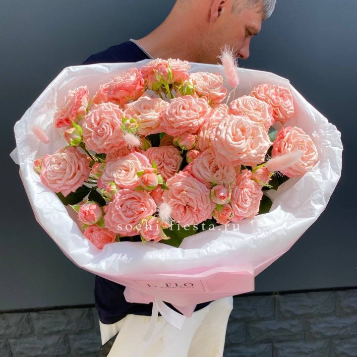 Пионовидные розы Мадам Бомбастик в Бийске