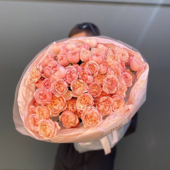 Букет из 21 пионовидной розы Джульетта в Бийске