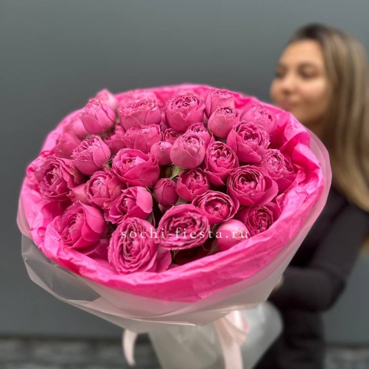 Букет из пионовидных роз  в Бийске