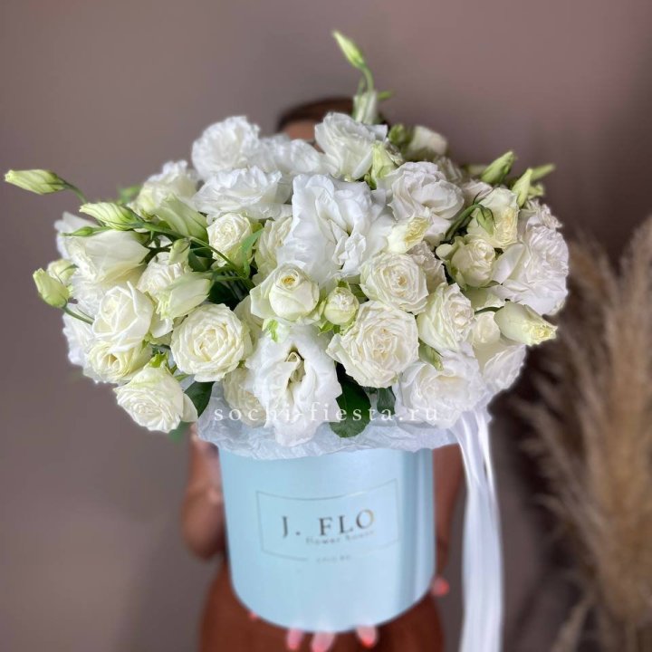 Бокс кустовых роз и эустомы  в Бийске