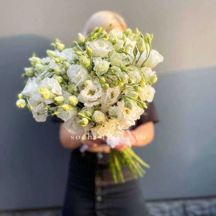 Букет эустом под ленту  в Бийске