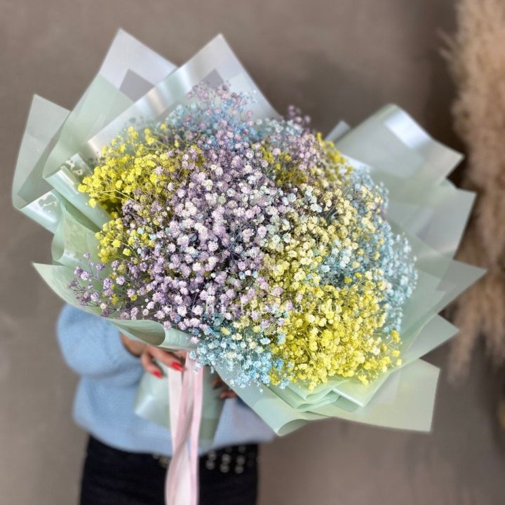 Букет радужных гипсофил в Бийске
