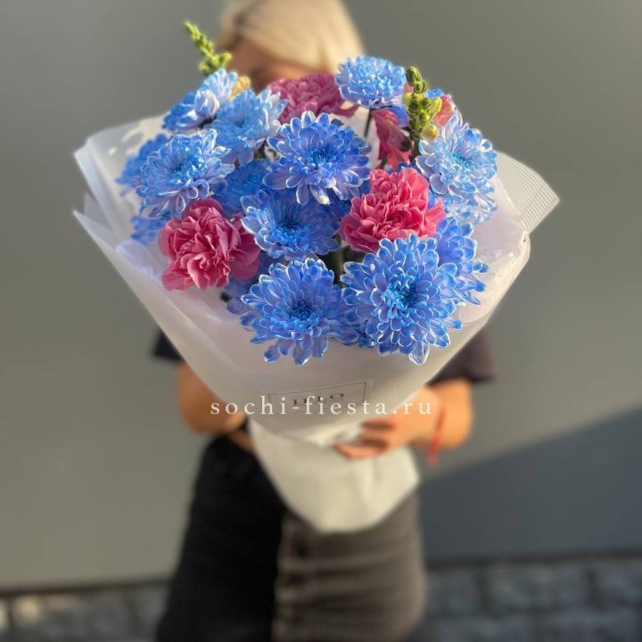 Букет сборный с хризантемой в Бийске