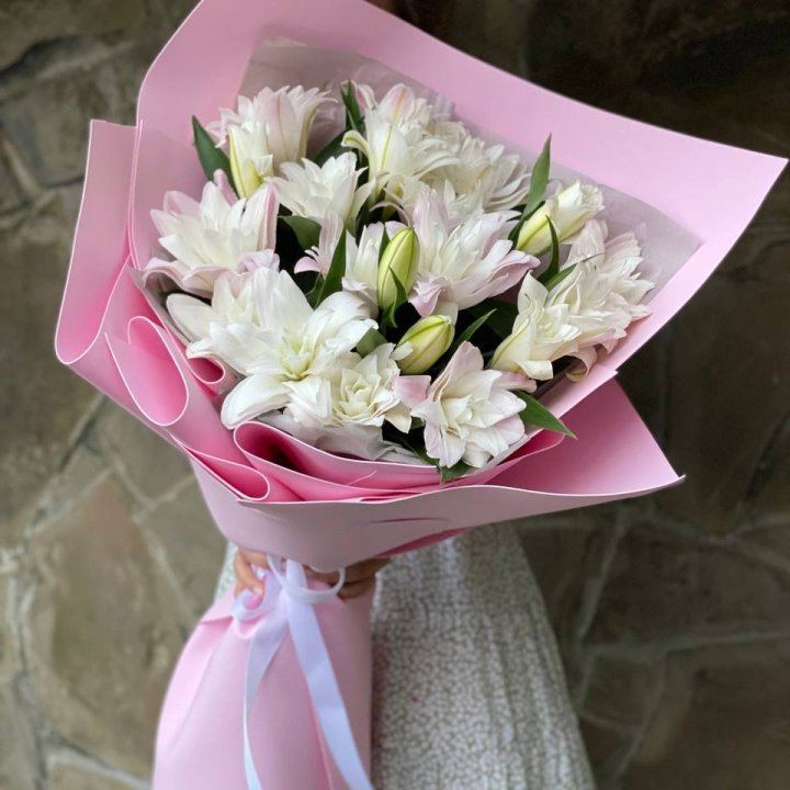 Букет пионовидных лилий №1 в Бийске