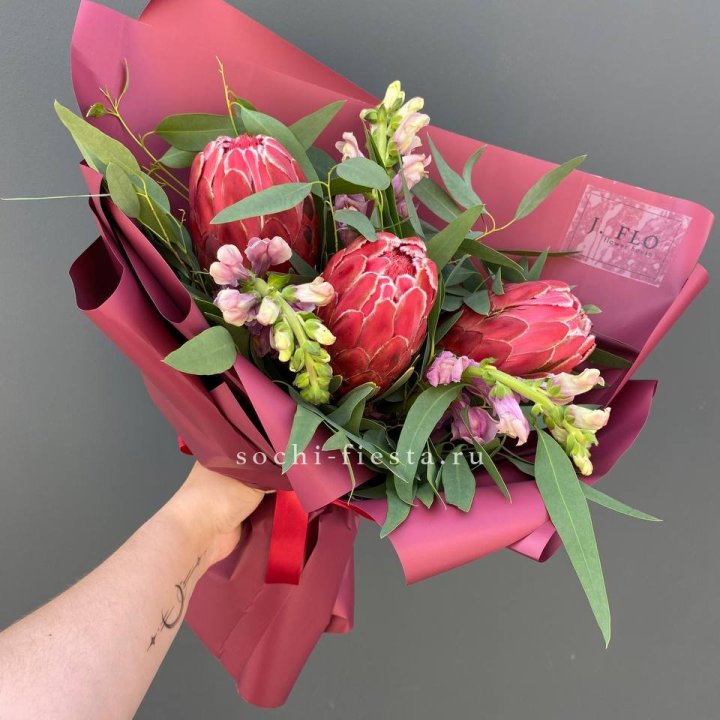 Букет из протеи "Квин" в Бийске