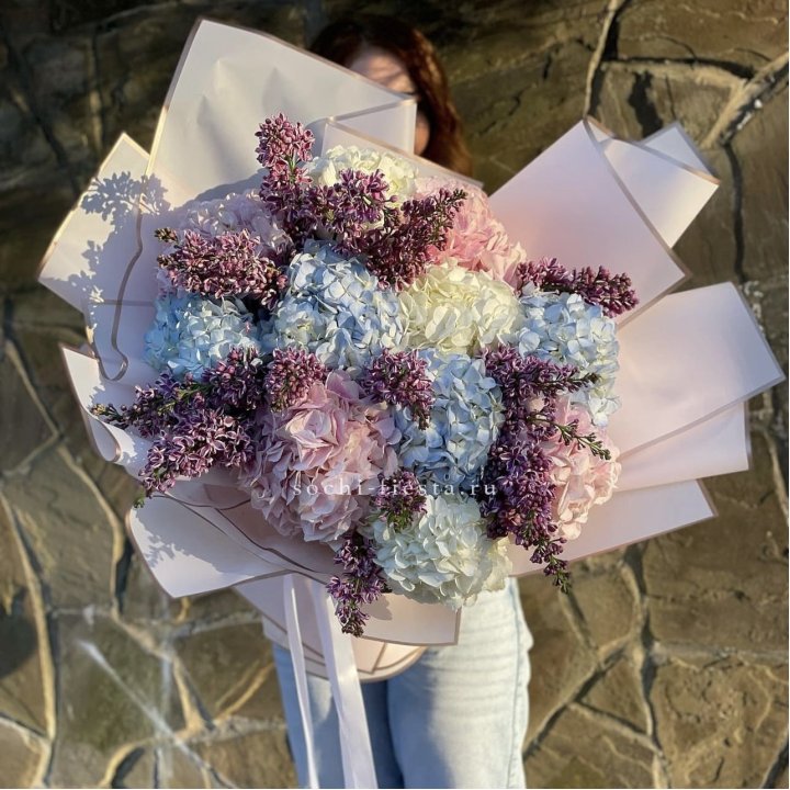 Букет гортензии с сиренью в Бийске