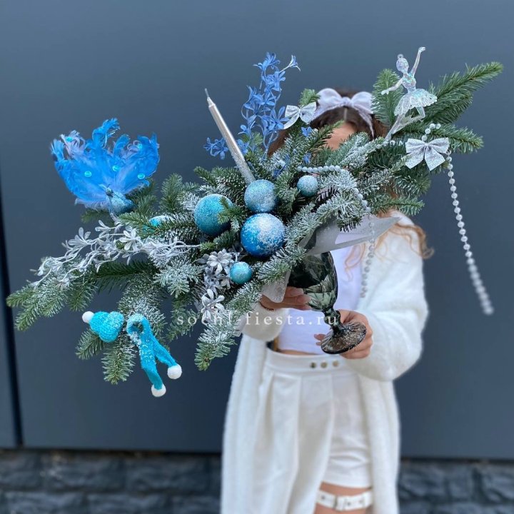 Композиция в бокале голубая в Бийске