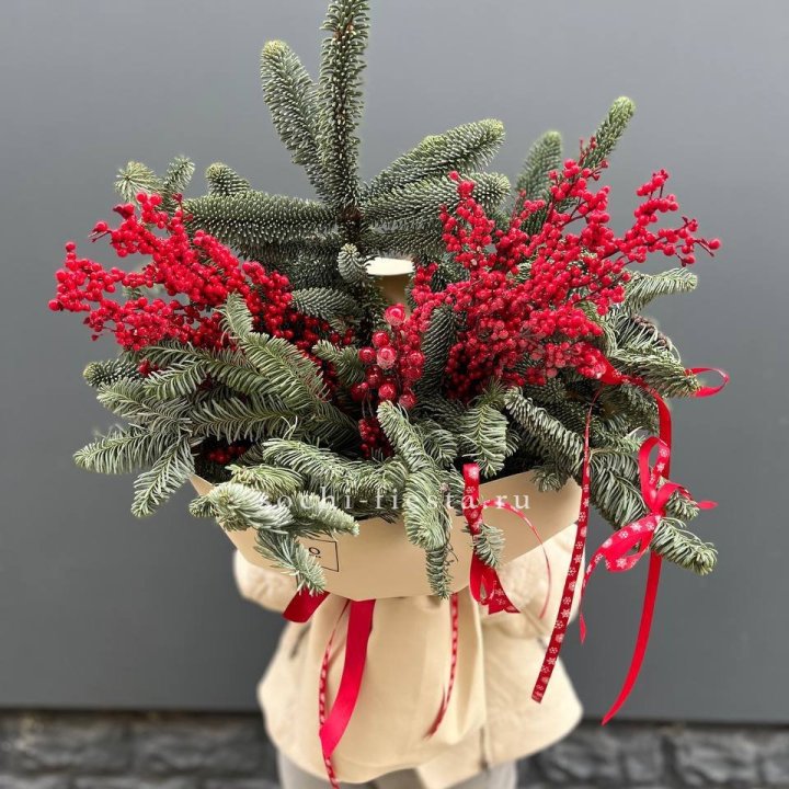 Букет нобилиса и ягод в Бийске