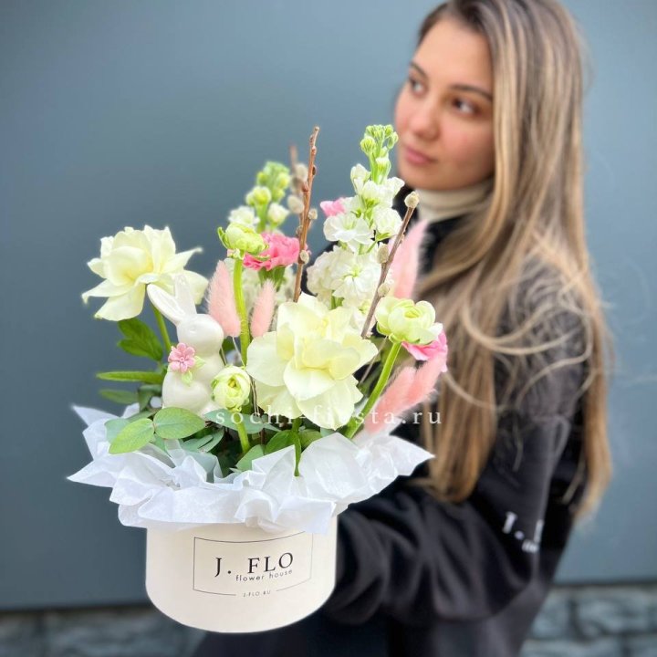 Цветочный бокс "Пасхальная композиция" в Бийске