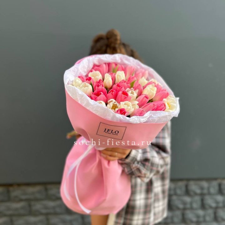 51 бело-розовый тюльпан в Бийске