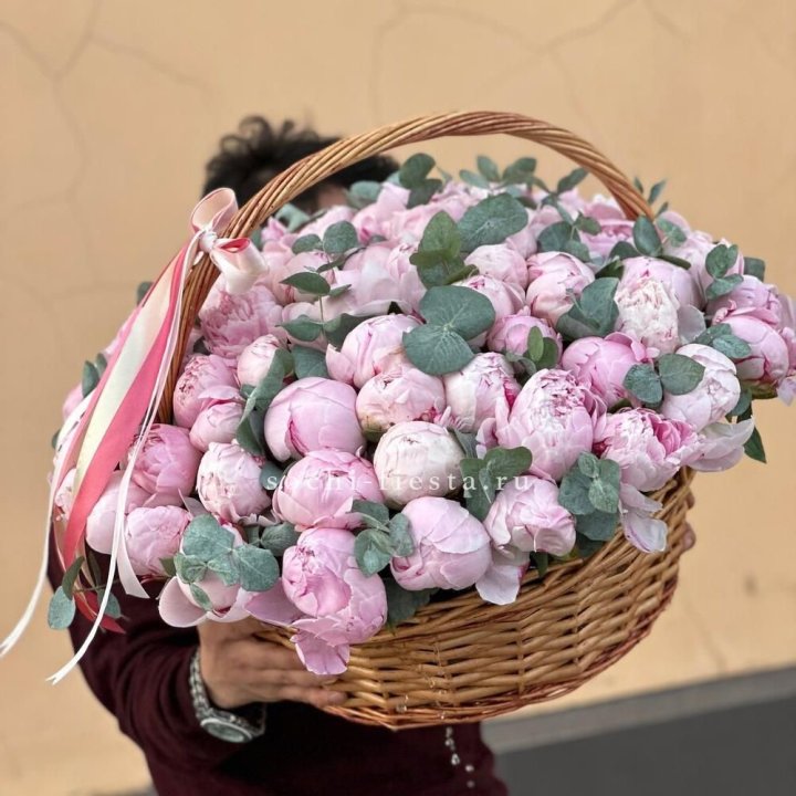 Корзина пионов "75" в Бийске