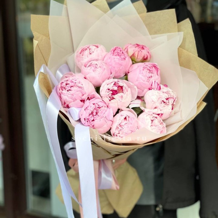 11 пионов в оформлении в Бийске