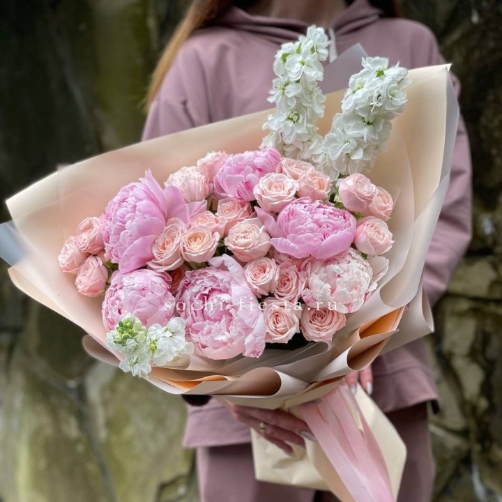 Букет с пионами №1 в Бийске