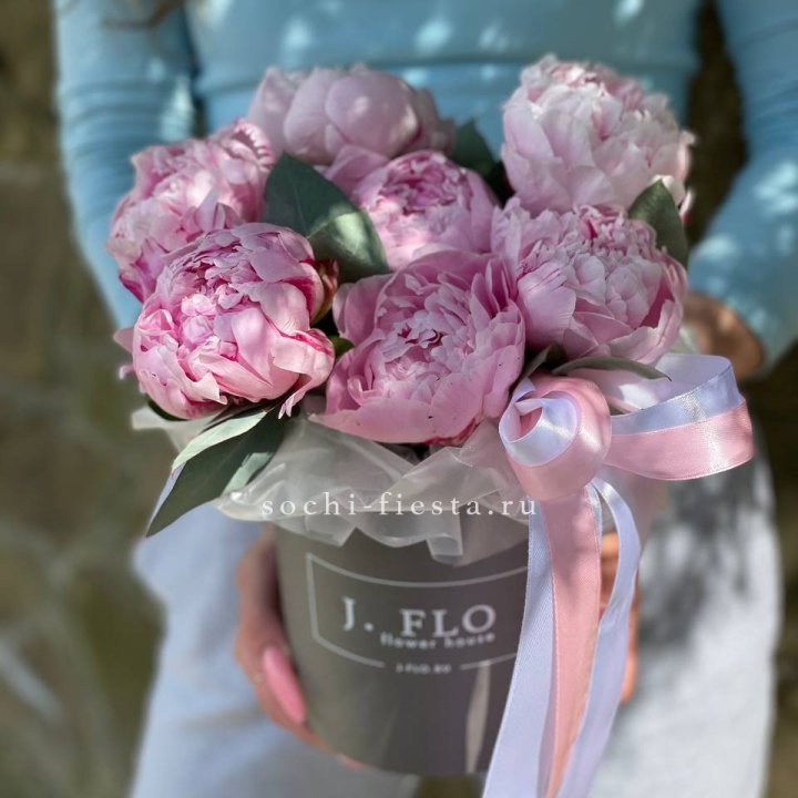 Цилиндр пионов с эвкалиптом в Бийске