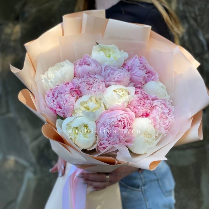 Букет 15 зефирных пионов в Бийске