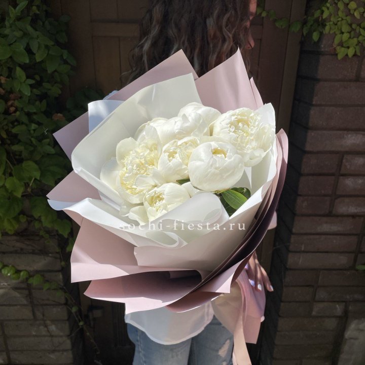 9 белоснежных пионов в Бийске