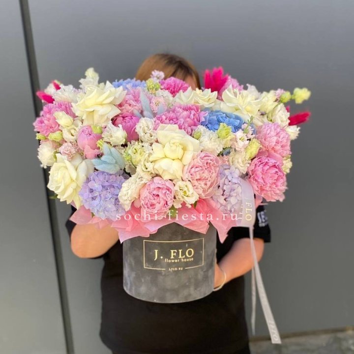 Цилиндр с пионами "Аса" в Бийске