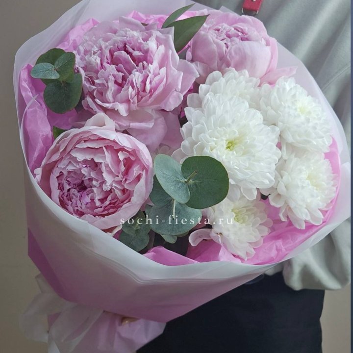  Букет комплимент с пионами в Бийске