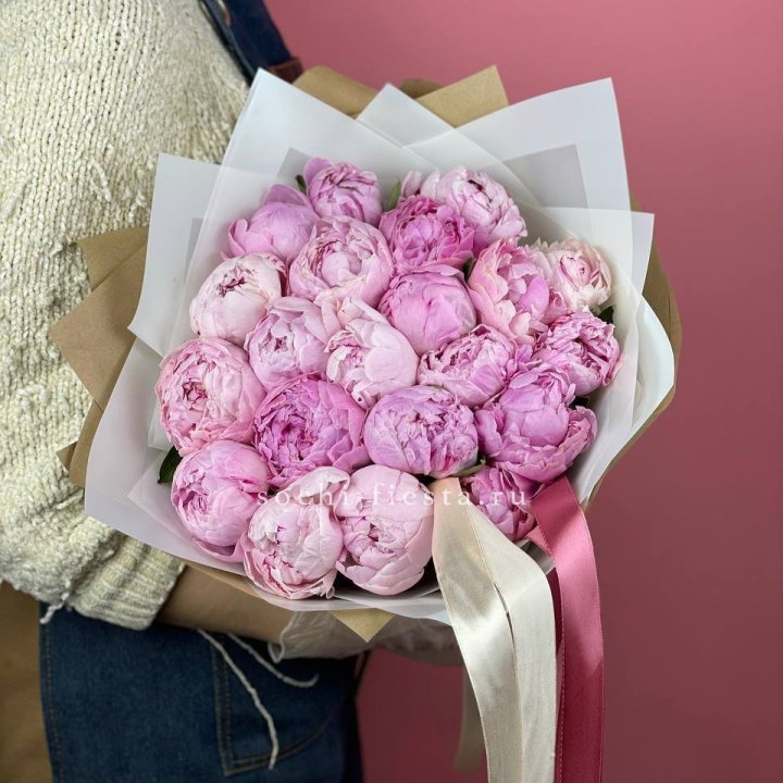 Букет из 21 пионов в Бийске