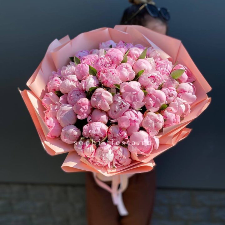 Нежный букет 51 пионов  в Бийске