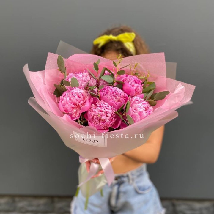 7 ярких пионов в оформлении в Бийске