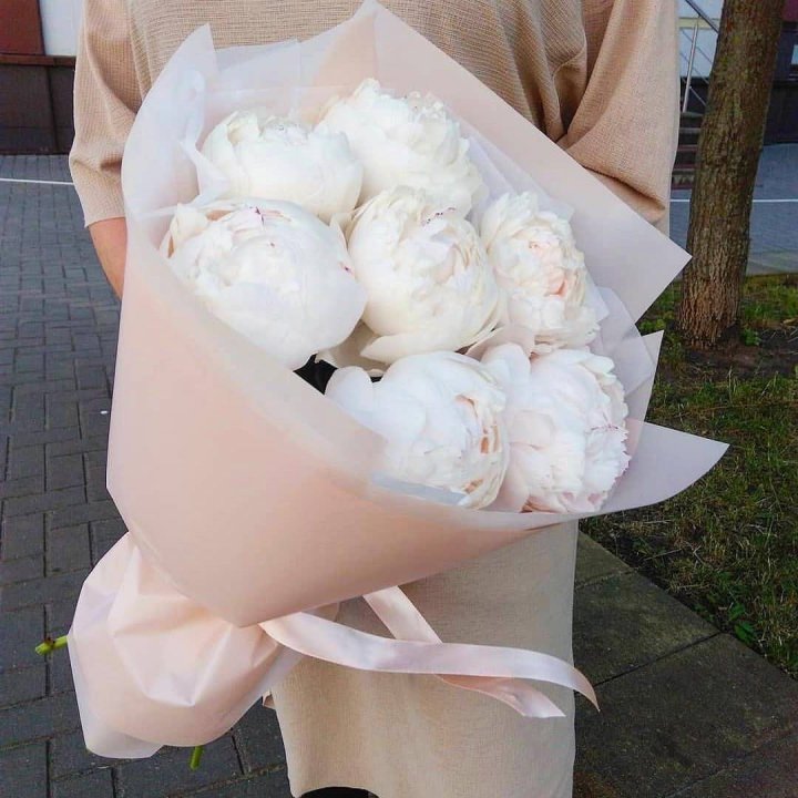 Букет белых пионов в Бийске