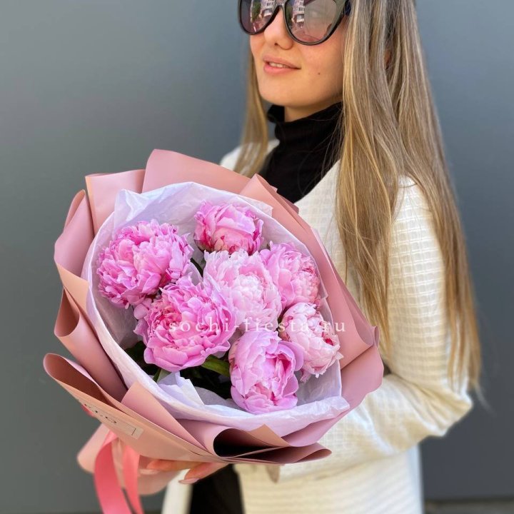 7 пионов в оформлении в Бийске