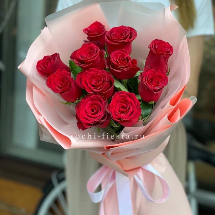Букет красных роз "Мадам ред" в Бийске