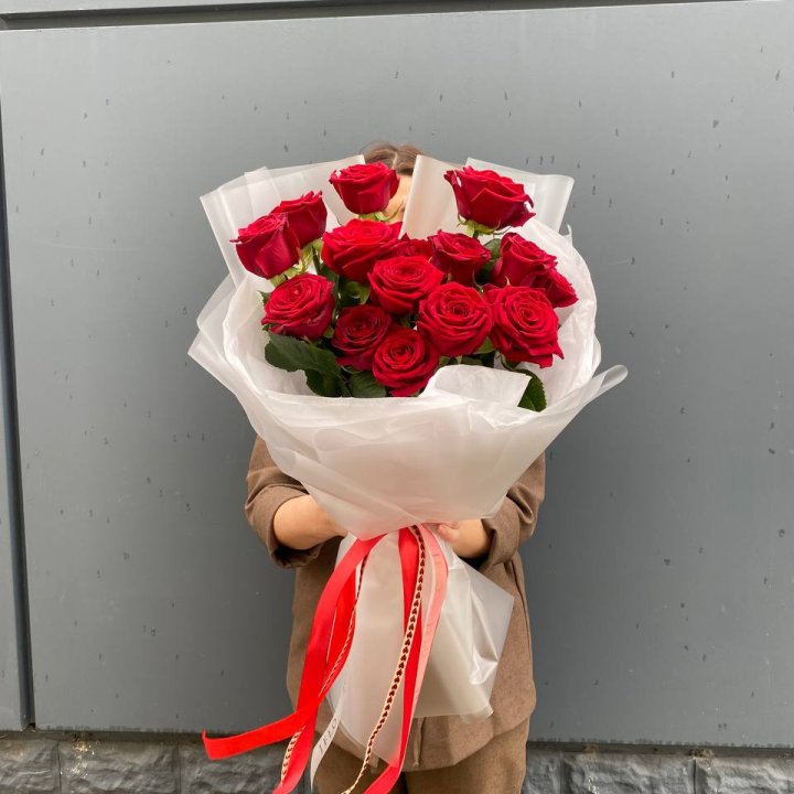 15 высоких роз  в Бийске
