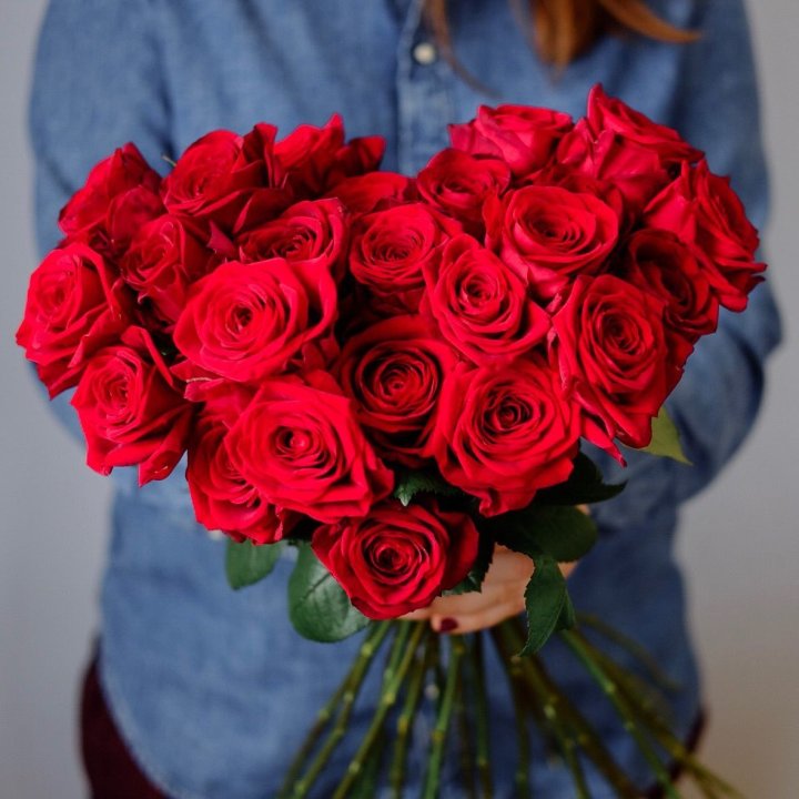 25 красных роз в Бийске