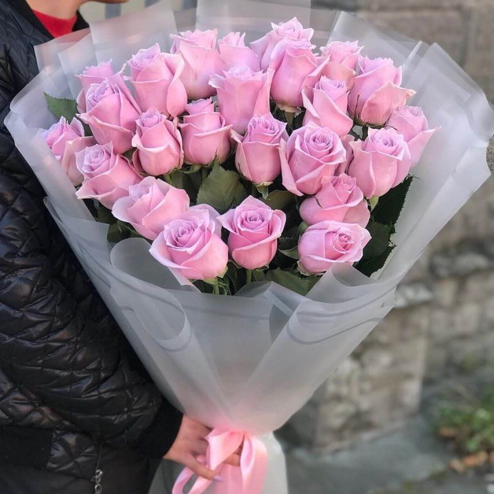 25 высоких розовых роз в Бийске
