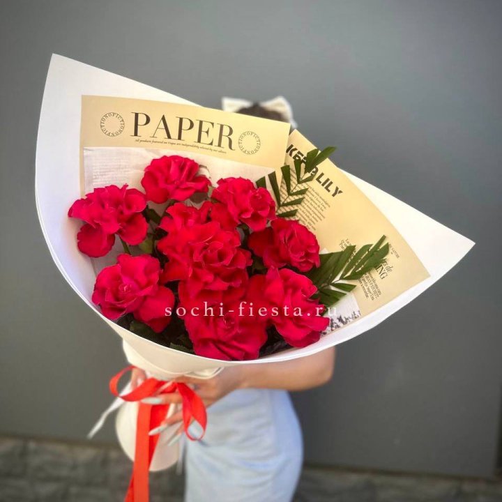 9 Красных французских роз Чико в Бийске