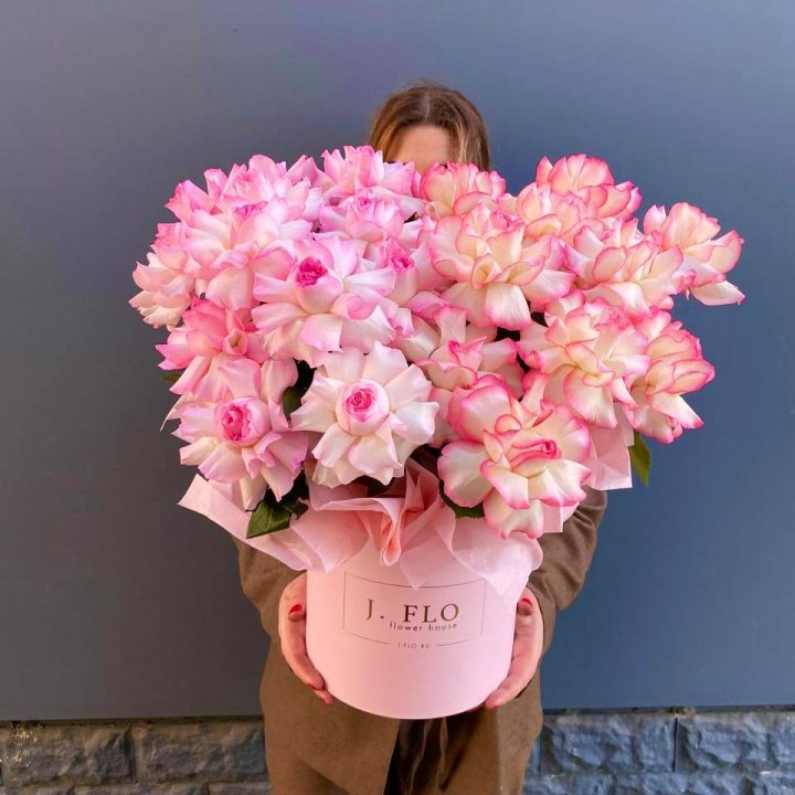 25 Французских роз микс в боксе в Бийске