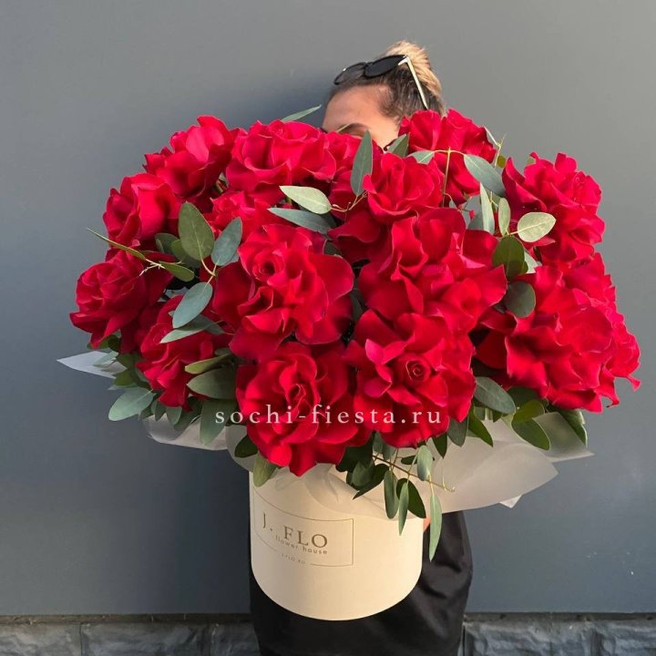 25 Французских красных роз в коробке в Бийске