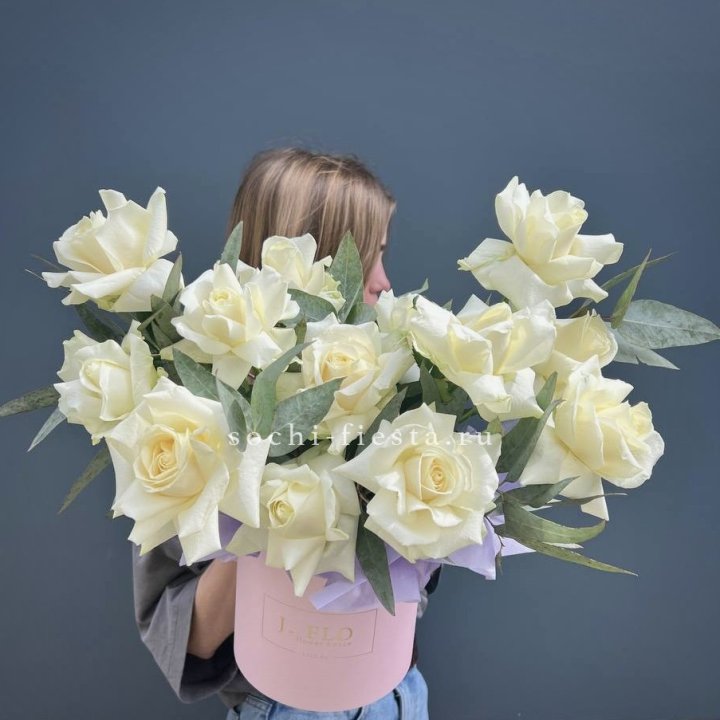 15 Французских роз в боксе в Бийске