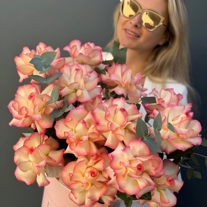 15 французских  роз Джумилия в боксе в Бийске