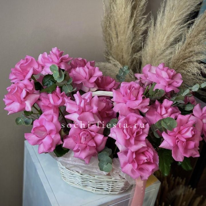 25 роз в цветочной корзине Пинк в Бийске