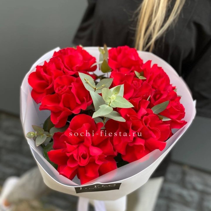 9 Красных французских роз в Бийске