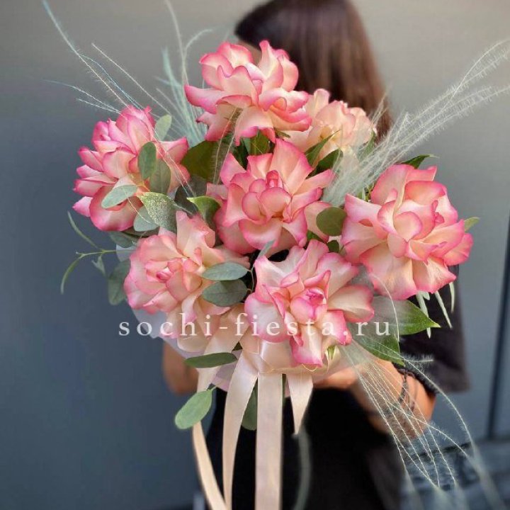 9 Французских роз Джумилия в боксе в Бийске