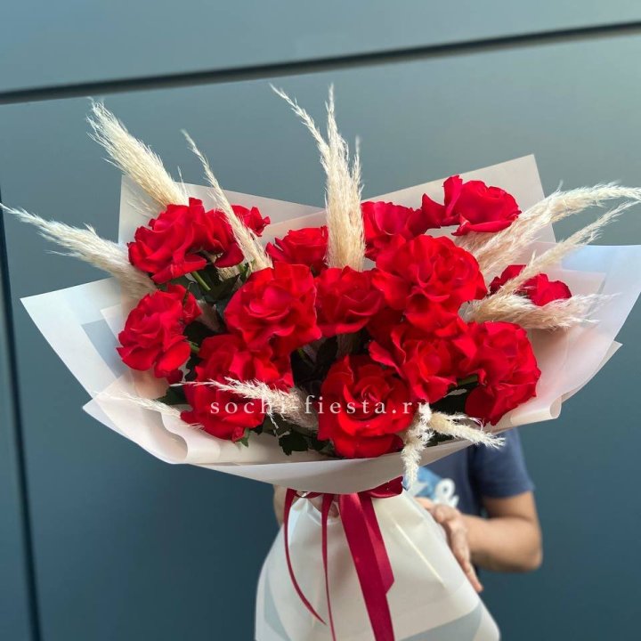 15 Красных французских розы в Бийске