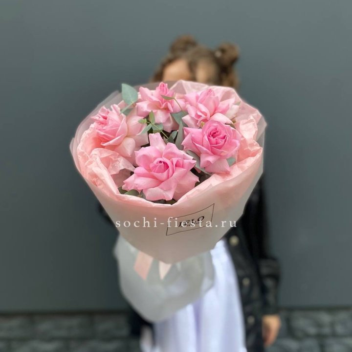 5 французских розовых роз  в Бийске