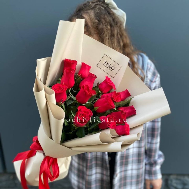 15 красных роз в Бийске